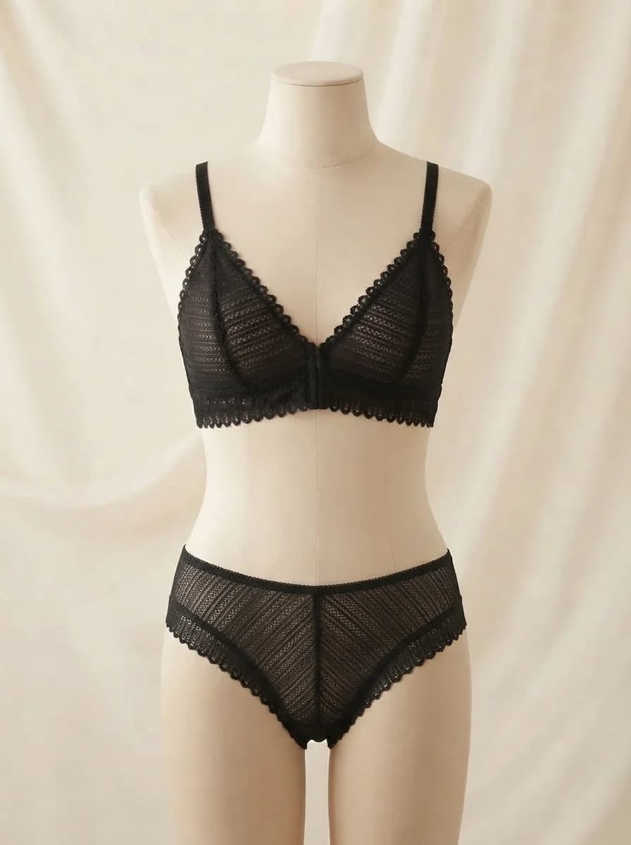 Front Open French Triangle Cup Padded Bra Set in Black